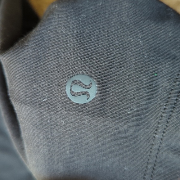 Lululemon 🍋 black long sleeve - Picture 3 of 3